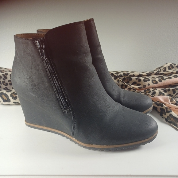 Soul by Naturalizer Black Wedge Bootie Size 9 - Picture 5 of 8
